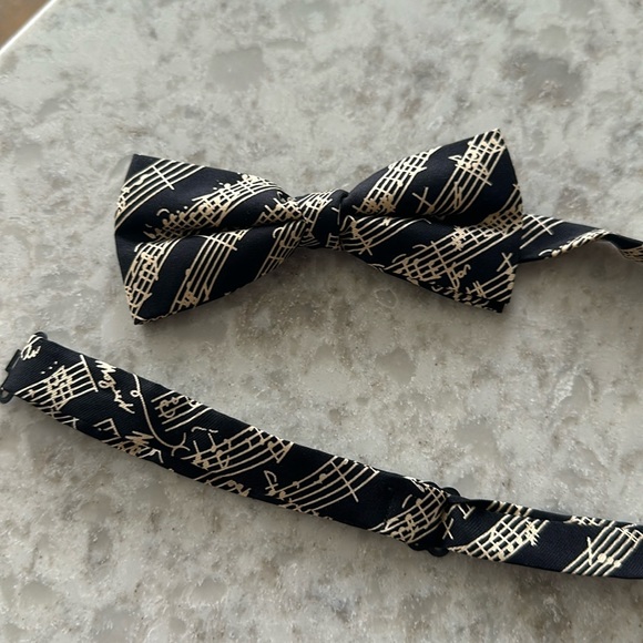 Musical Silk Bow Tie - Picture 1 of 3